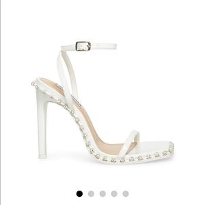 ZELLE steve madden white heels brand new